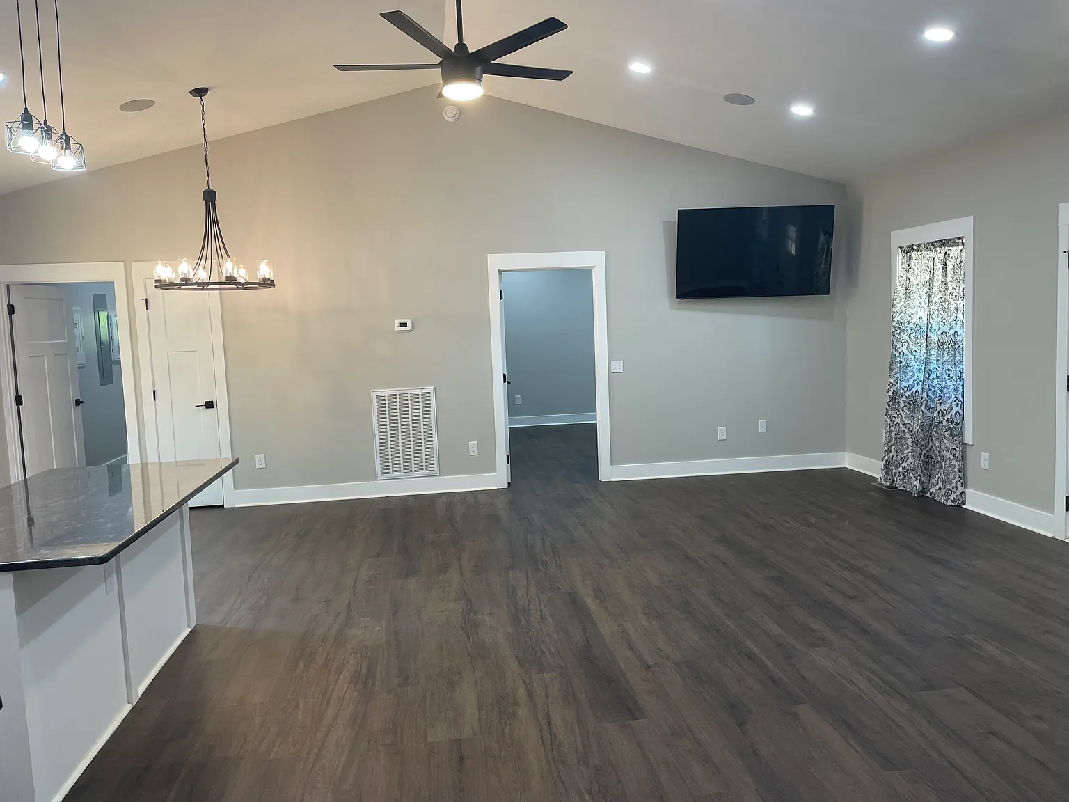3 bed, $1,950 — Photo 4