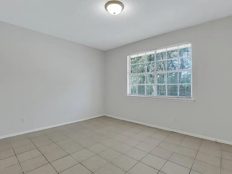 423 Edgewater Rd — Photo 15