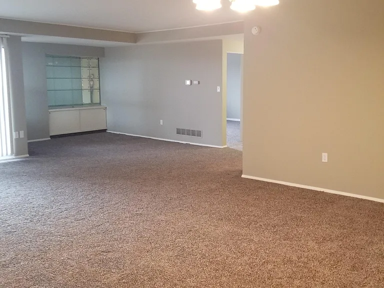 Highland Towers — Photo 15
