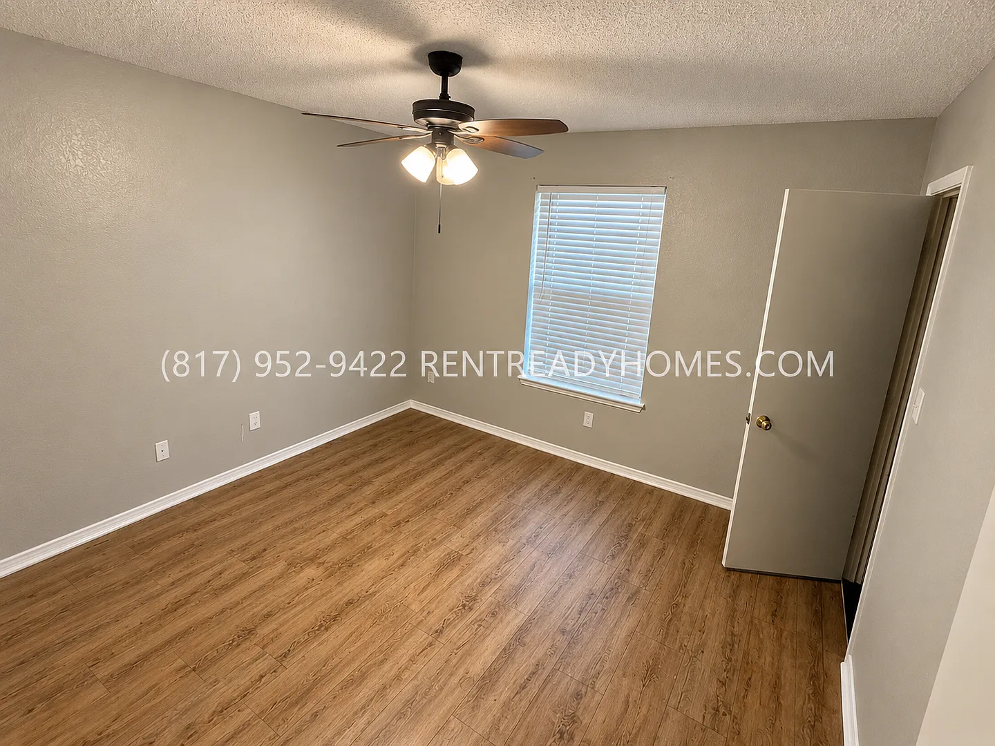 208 Oak Meadow Ln - 3-Bedroom Cedar Hill Home With Fenced Backyard — Photo 3