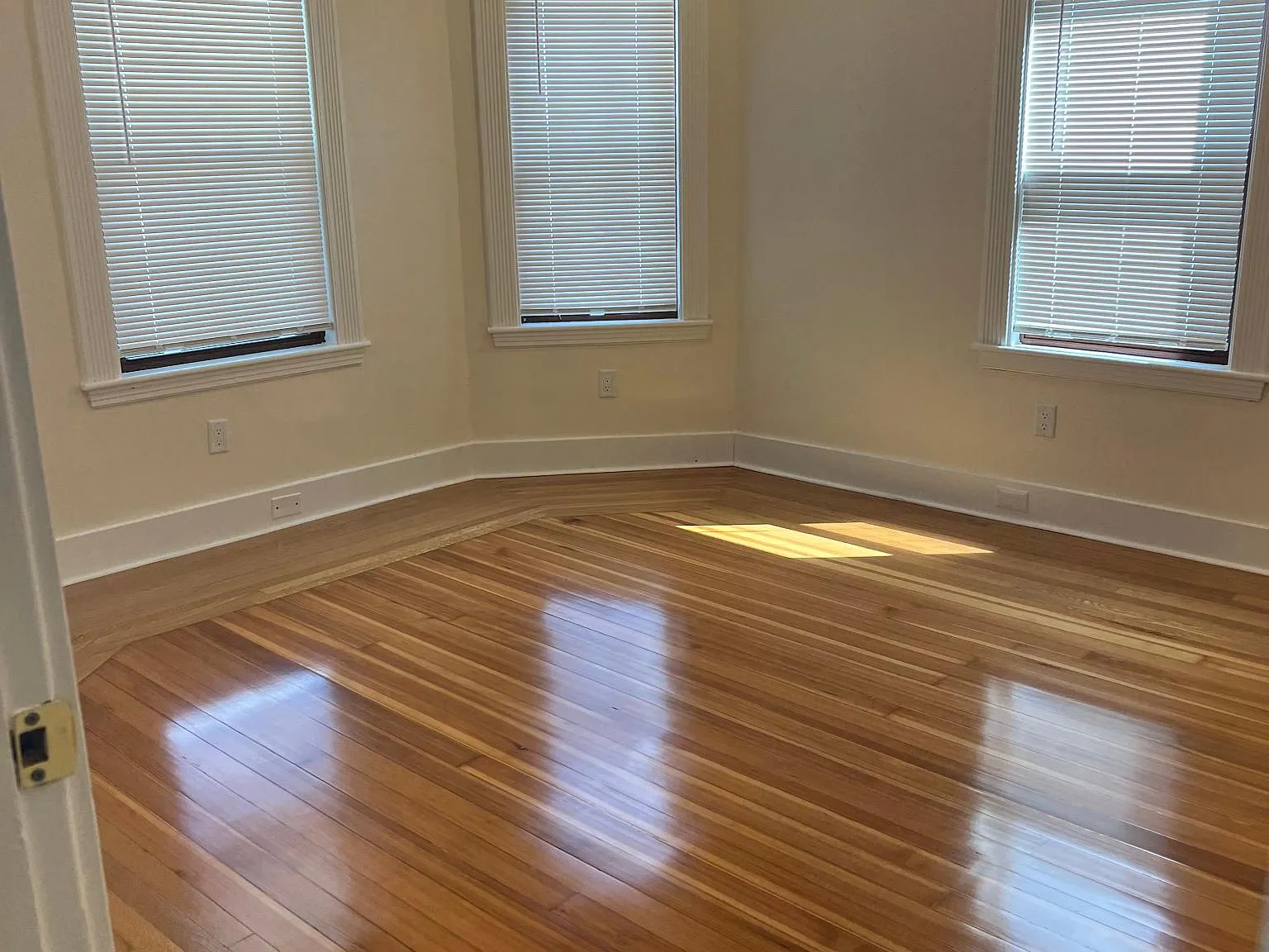 3 bed, 1219 sqft, $3,400 — Photo 2