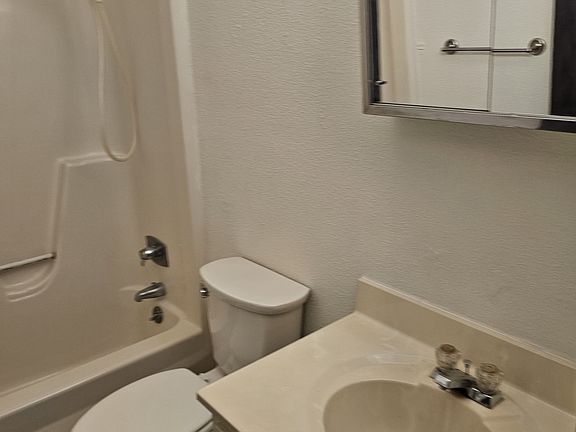 5th image of 407 S Madison St #11502433