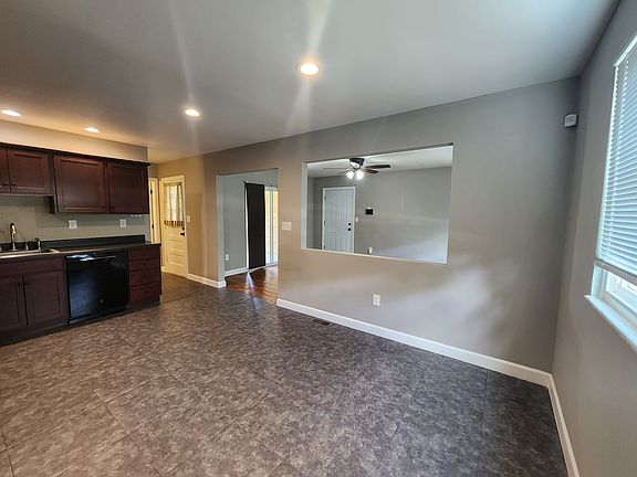 Kitchen/dining area.