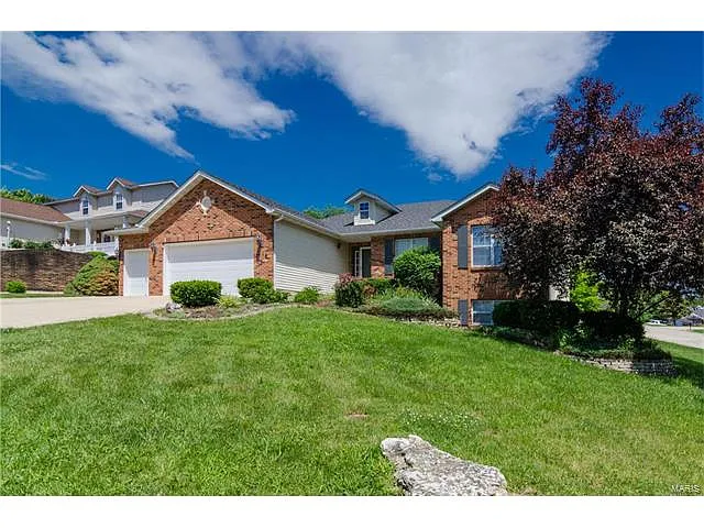 114 Michelle Dr photo 1