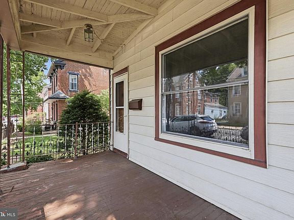 4th image of 121 Walnut St