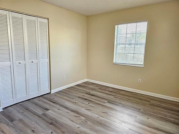 4th image of 1360 Park Ln