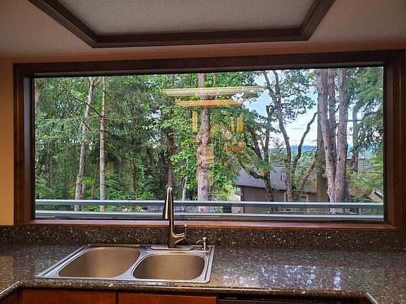 Picture window in the kitchen. Beautiful views of the oak trees, back yard and Corvallis.