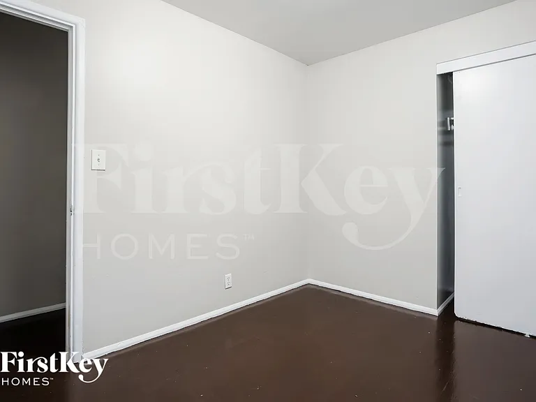 8820 Manchester Ave — Photo 8