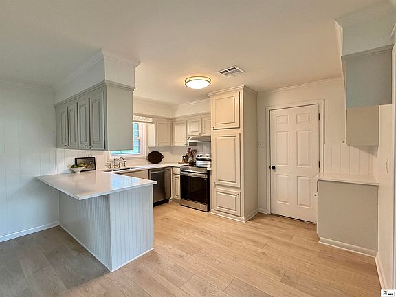3rd image of 144 Coats St