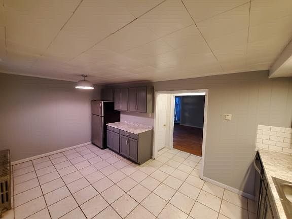 5th image of 3933 James St Floor 1