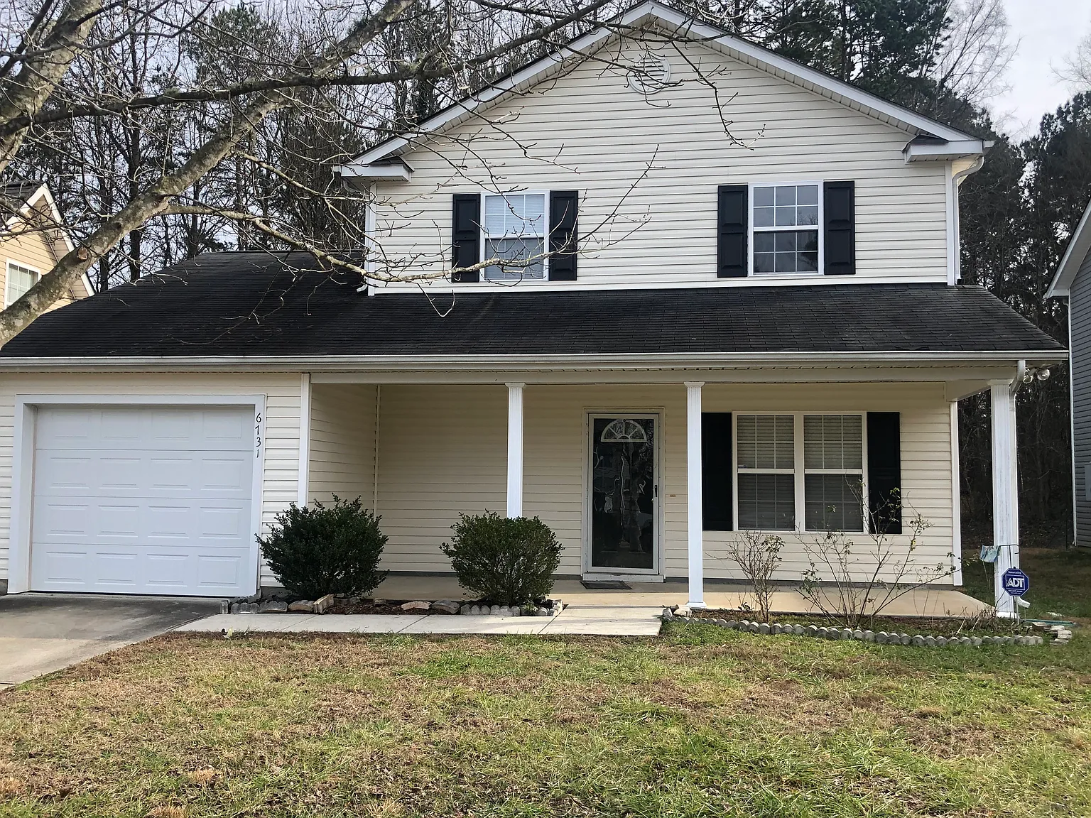 3 bed, 2.5 bath, 1400 sqft, $2,100 — Photo 2