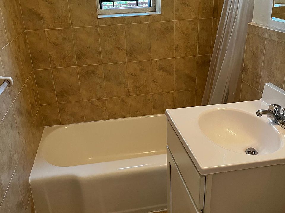 2nd image of 14316 Barclay Ave APT 4B