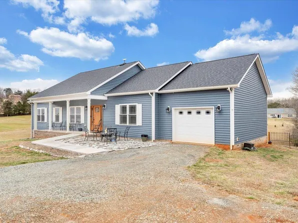 131 Belvior Cir, Moneta, VA 24121