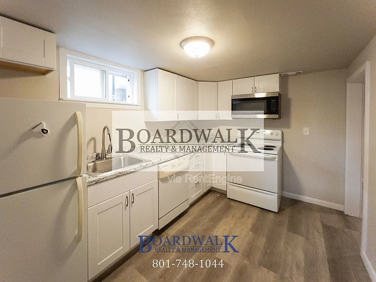 34 Glenwood Ave #BASEMENT — Photo 10