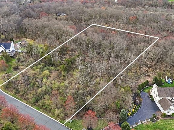 4th image of 18 Meadow Ridge Rd