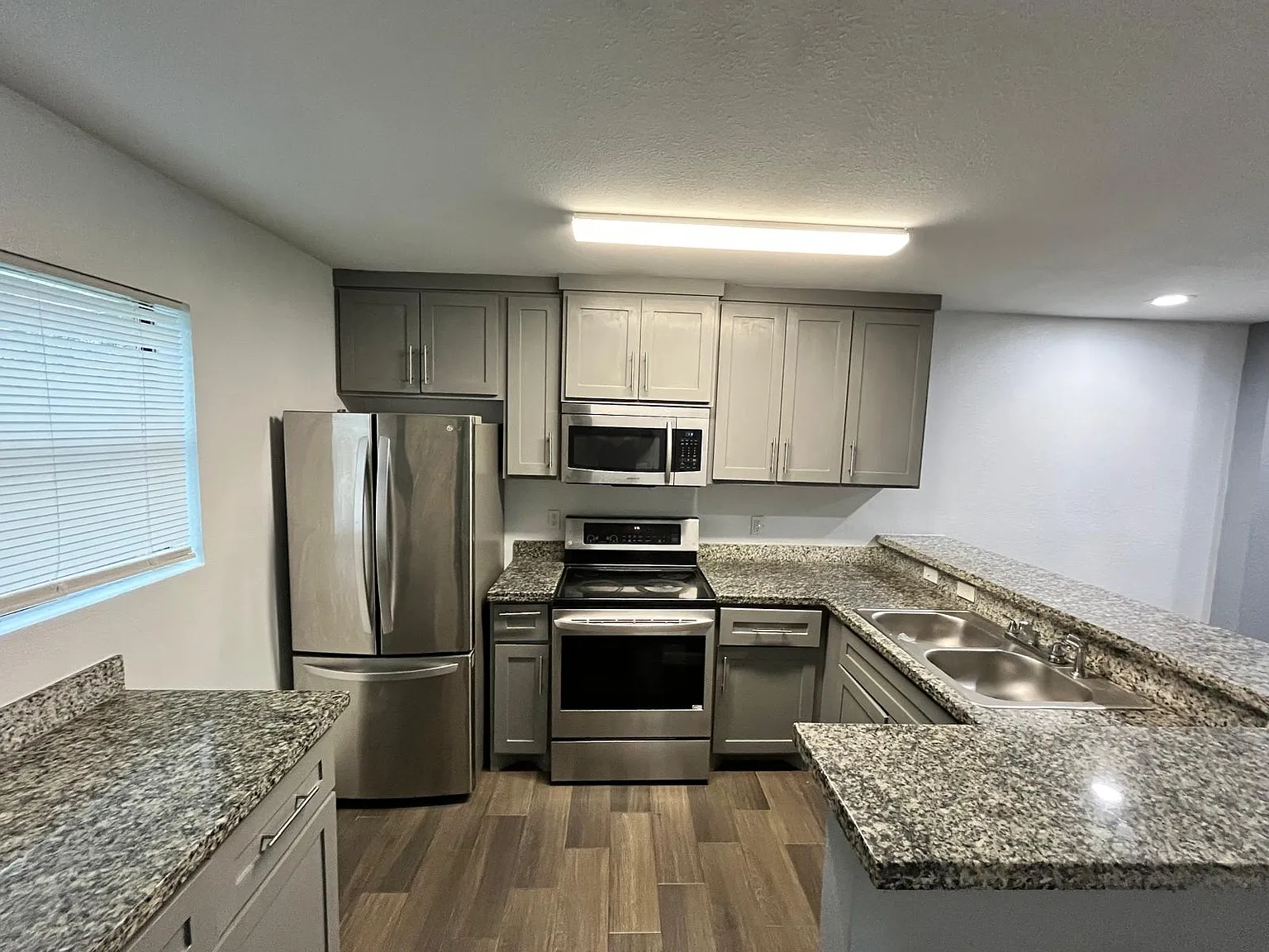 2 bed, 1.5 bath, 1056 sqft, $1,200 — Photo 2