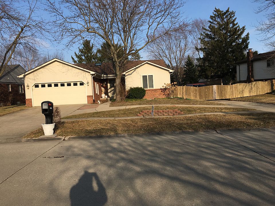 1st image of 39236 Schroeder Dr