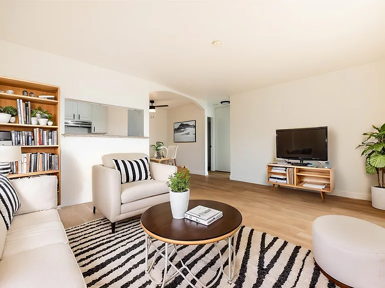 Summerhill Place Apartments — Photo 1