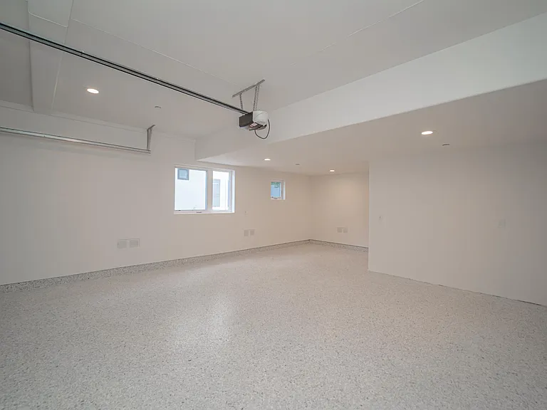 2115 Holly Dr — Photo 16