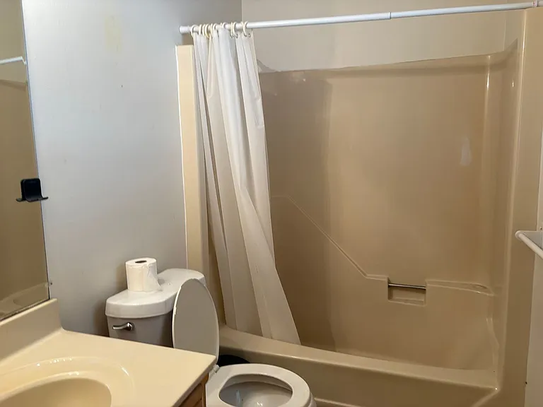 104 Lenwood Ct — Photo 9