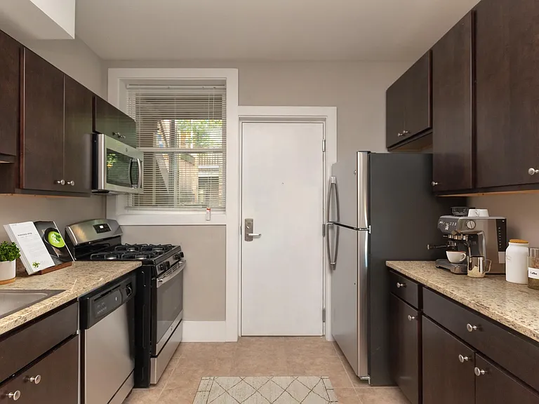 6701 N. Glenwood — Photo 21