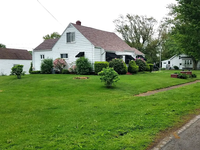 935 Marshall Dr — Photo 5