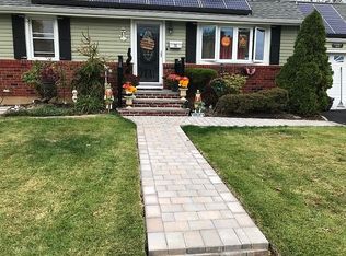 31 Cheshire Rd, Bethpage, NY 11714