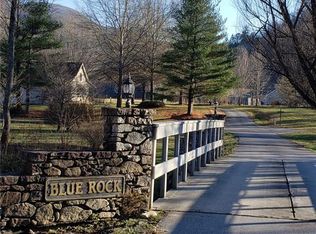 40 Twisted Birch Dr, Hendersonville, NC 28792