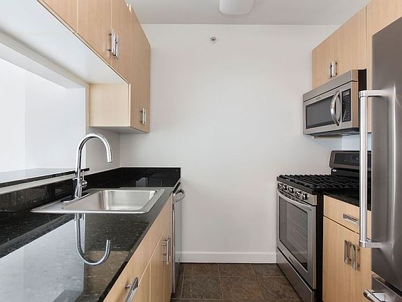3rd image of 561 10th Ave APT 39C
