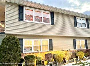 4 Louisiana Dr APT B, Matawan, NJ 07747