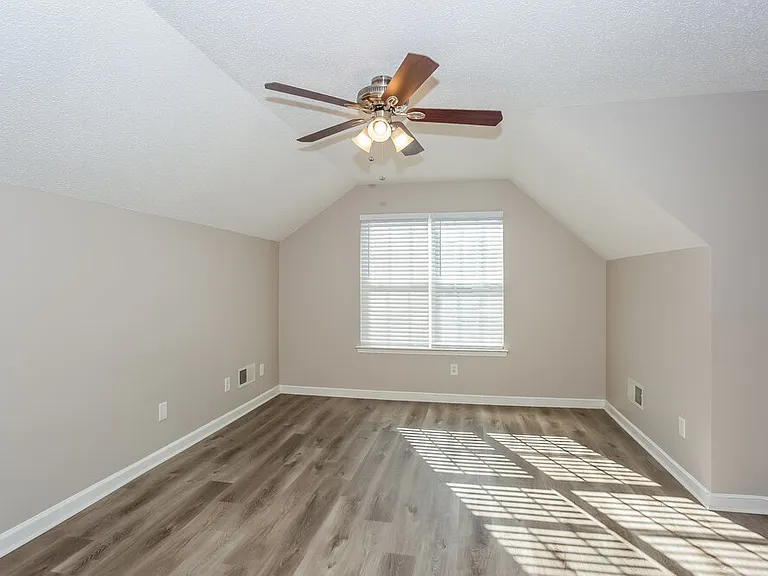 7425 Saddle Trail Ln — Photo 12