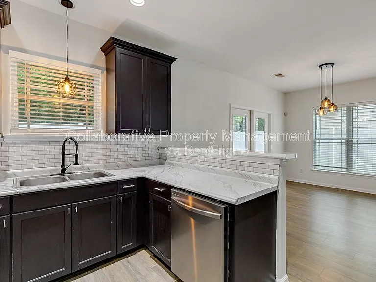 590 Summer Hill Way — Photo 9