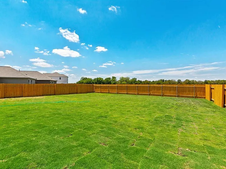 16429 Farmhouse Ln — Photo 21
