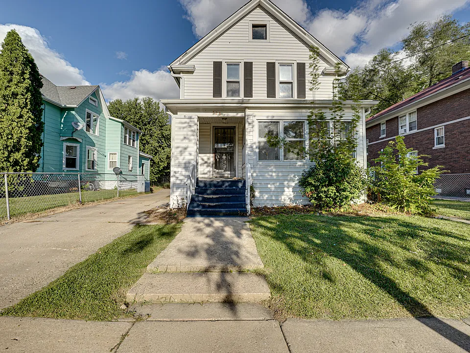 523 Grand Ave #1
