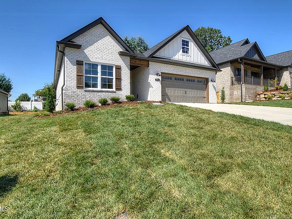 3rd image of 774 Hunts Terrace Dr