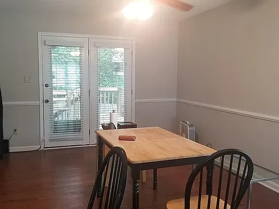 3 bed, 2.5 bath, 1616 sqft, $2,125 — Photo 3