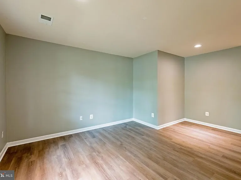 3385 Beechcliff Dr — Photo 38