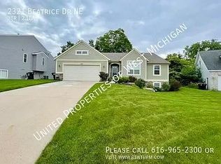 2321 Beatrice Dr NE, Grand Rapids, MI 49505