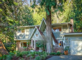 8205 Blakely Ct W, Bainbridge Island, WA 98110