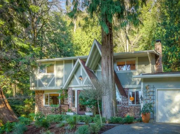 8205 Blakely Ct W, Bainbridge Island, WA 98110