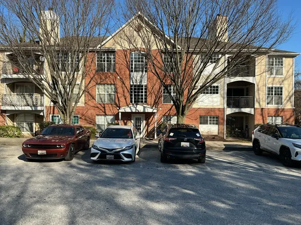 19 Ashlar Hill Ct, Parkville, MD 21234