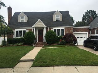 29 Bank St, Valley Stream, NY 11580