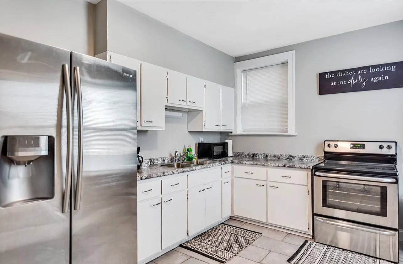 4559 Loughborough Ave — Photo 4