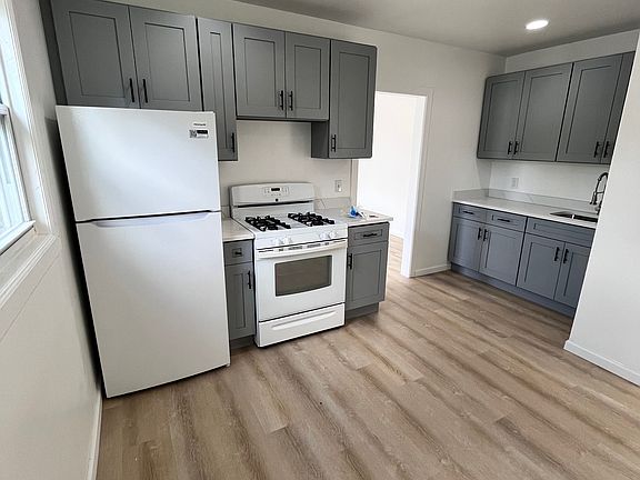 5th image of 2 Oak St Floor 2