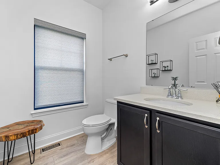 2717 S Waterside Ct — Photo 5