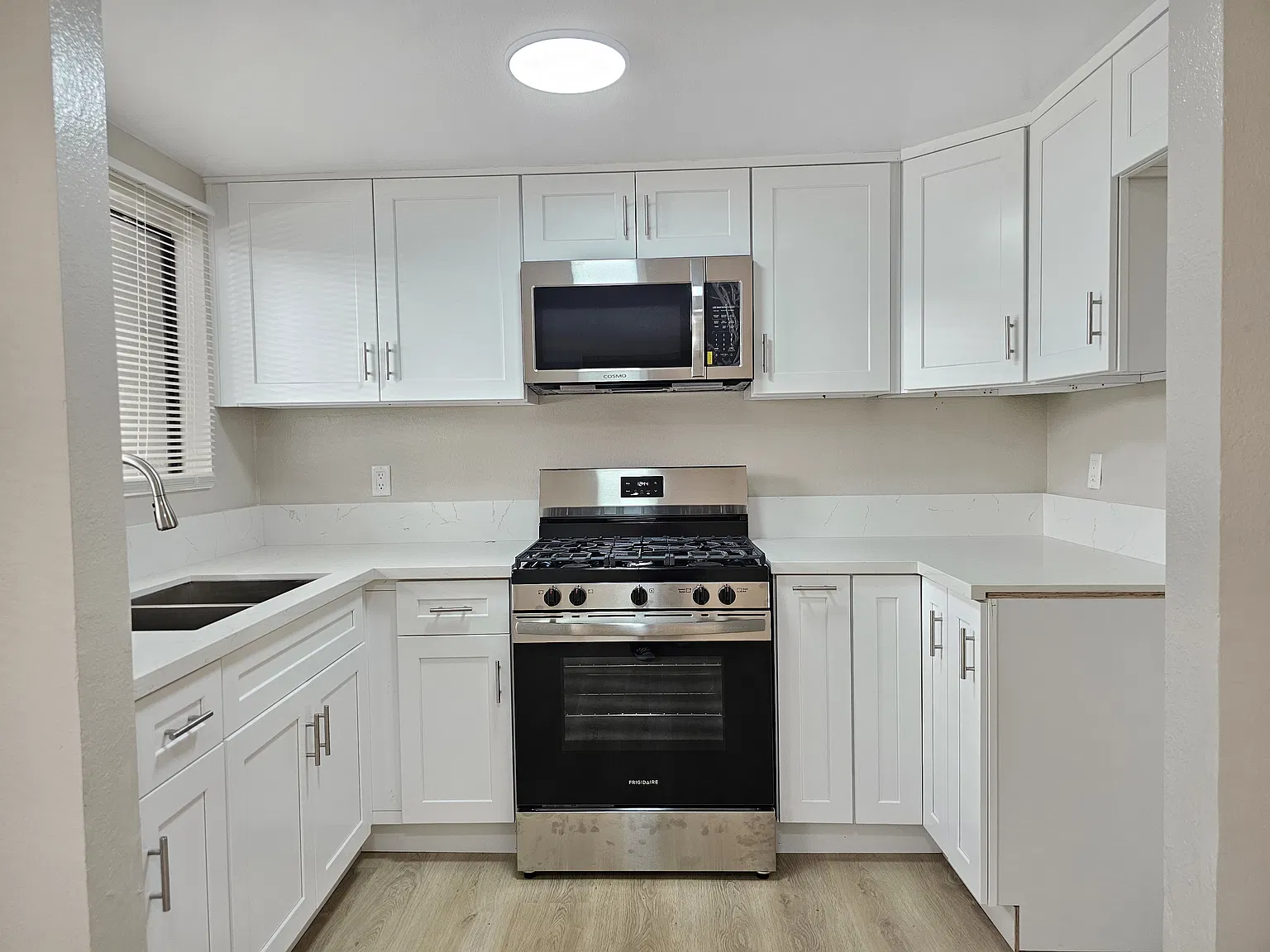 2 bed, 950 sqft, $2,200 — Photo 3