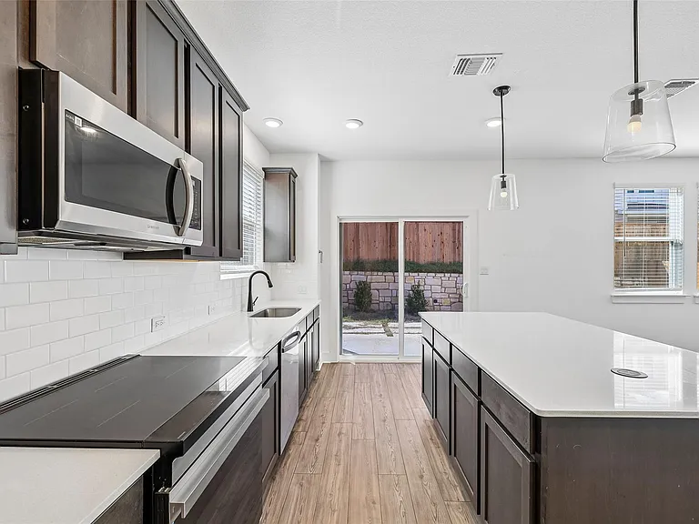 155 Sycamore Pines Ln — Photo 6