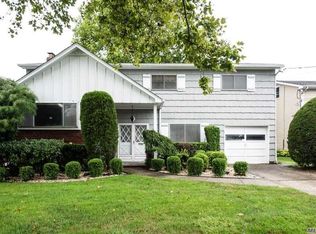 1252 N Pierce Ave, Bellmore, NY 11710