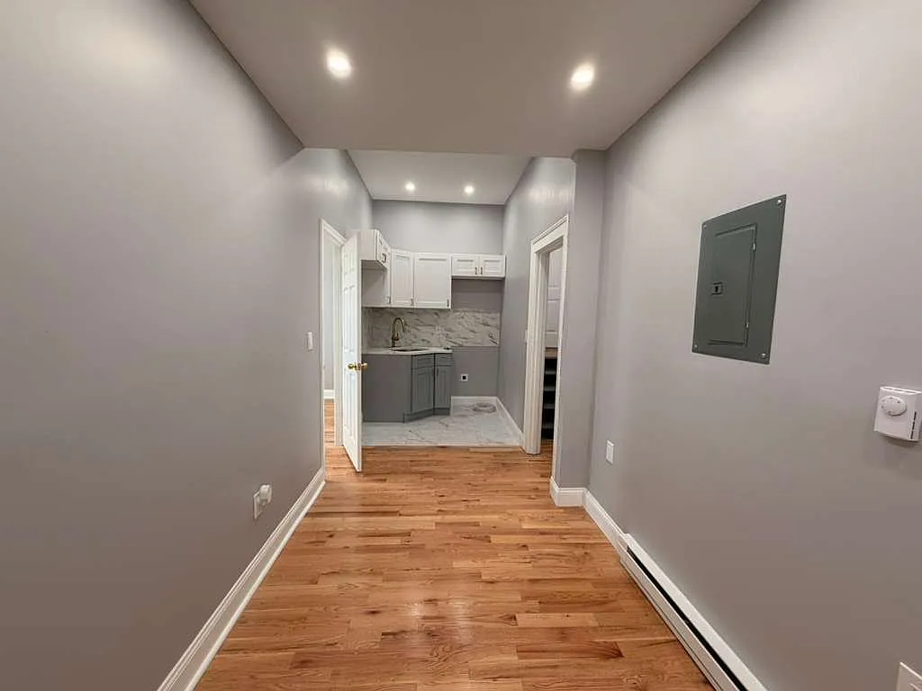 Building Photo - 11 Gorham Ave #1O4