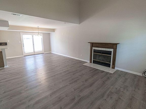 2nd image of 1915 Greenleaves Ct
